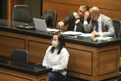 Madrasta acusada de envenenar enteados fica em silêncio em última audiência antes do julgamento