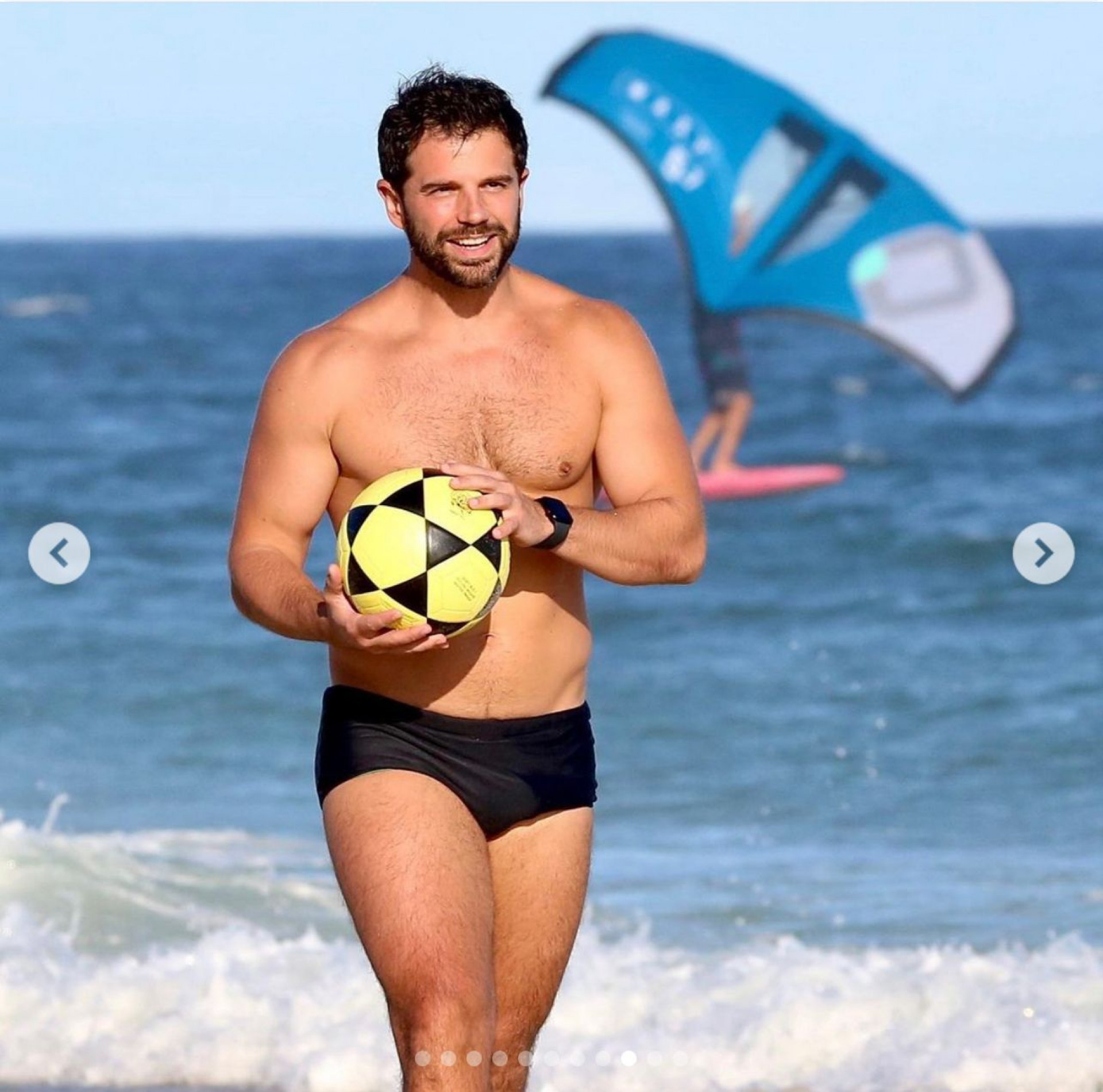 Duda Nagle flagrado em praia carioca - Foto reprodução Internet