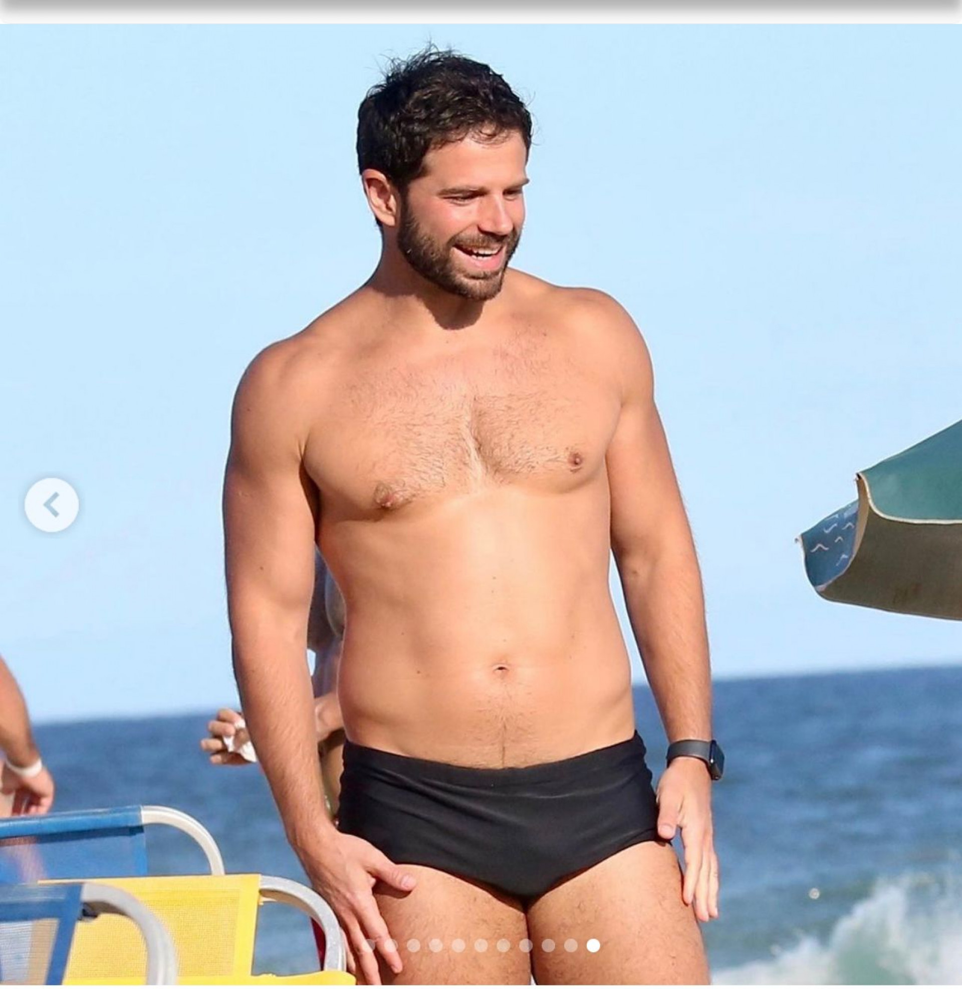 Duda Nagle flagrado em praia carioca - Foto reprodução Internet