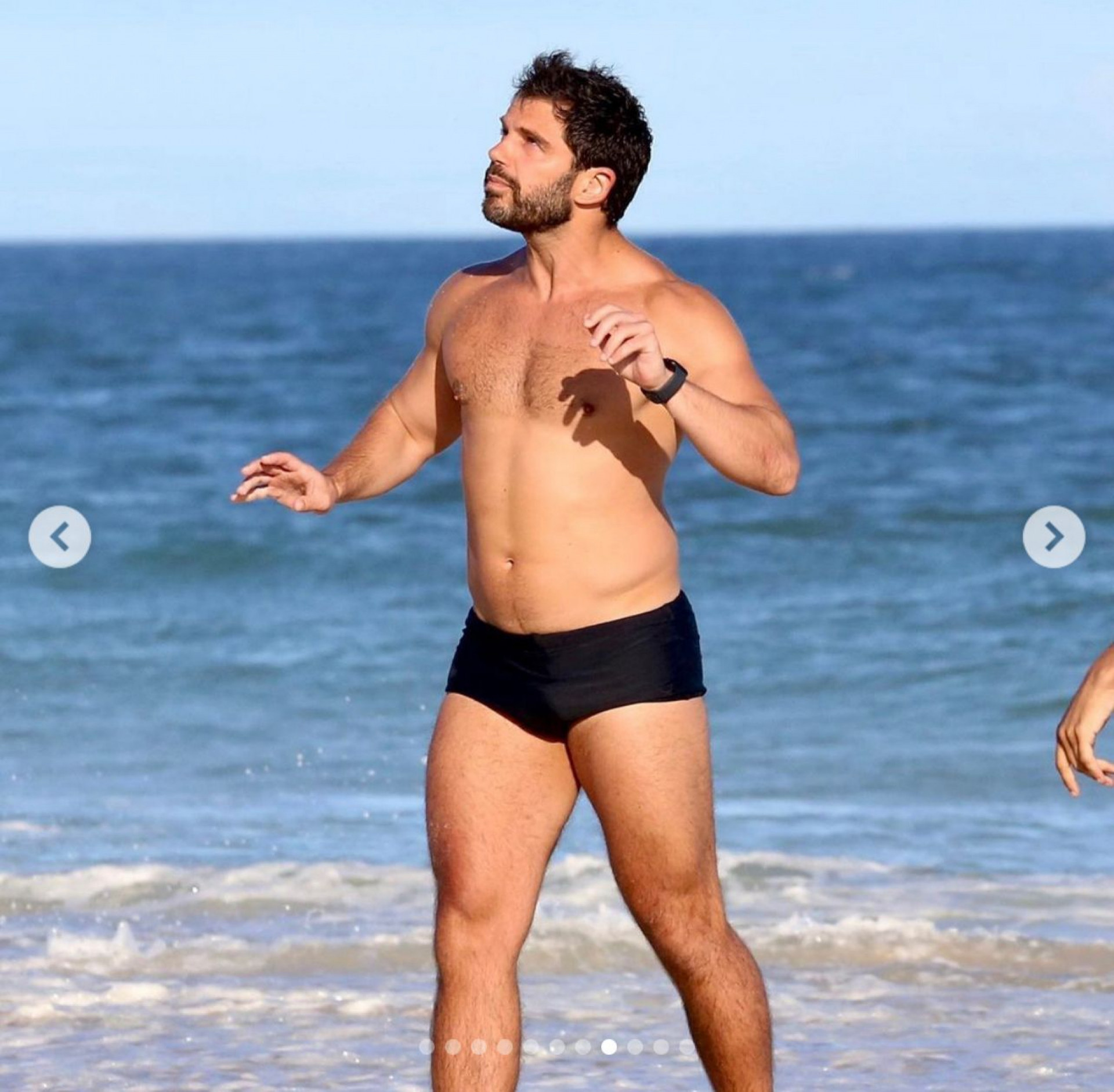 Duda Nagle flagrado em praia carioca - Foto reprodução Internet