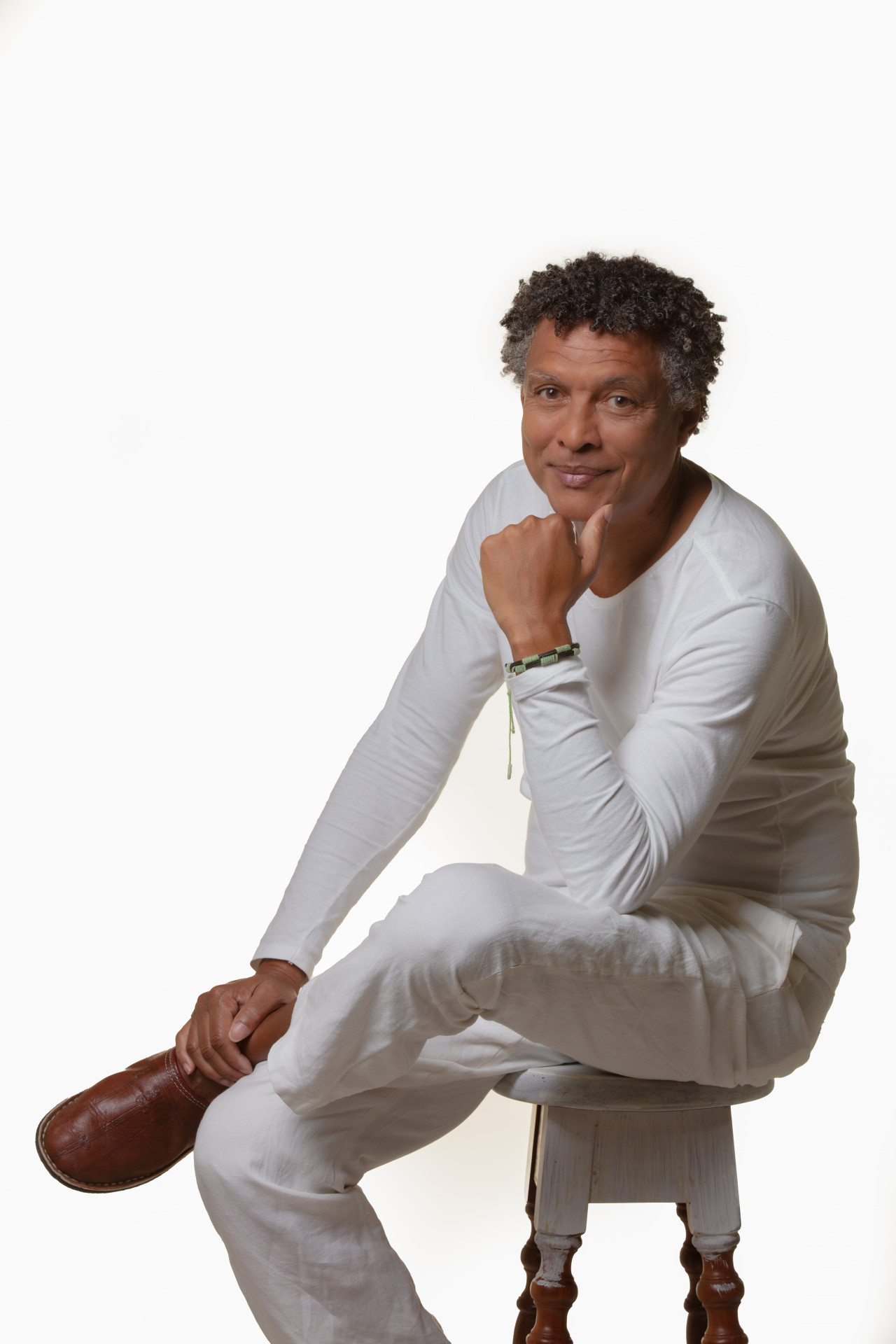 Mario Lucio se apresenta com Os Kriols - Jorge Simão 