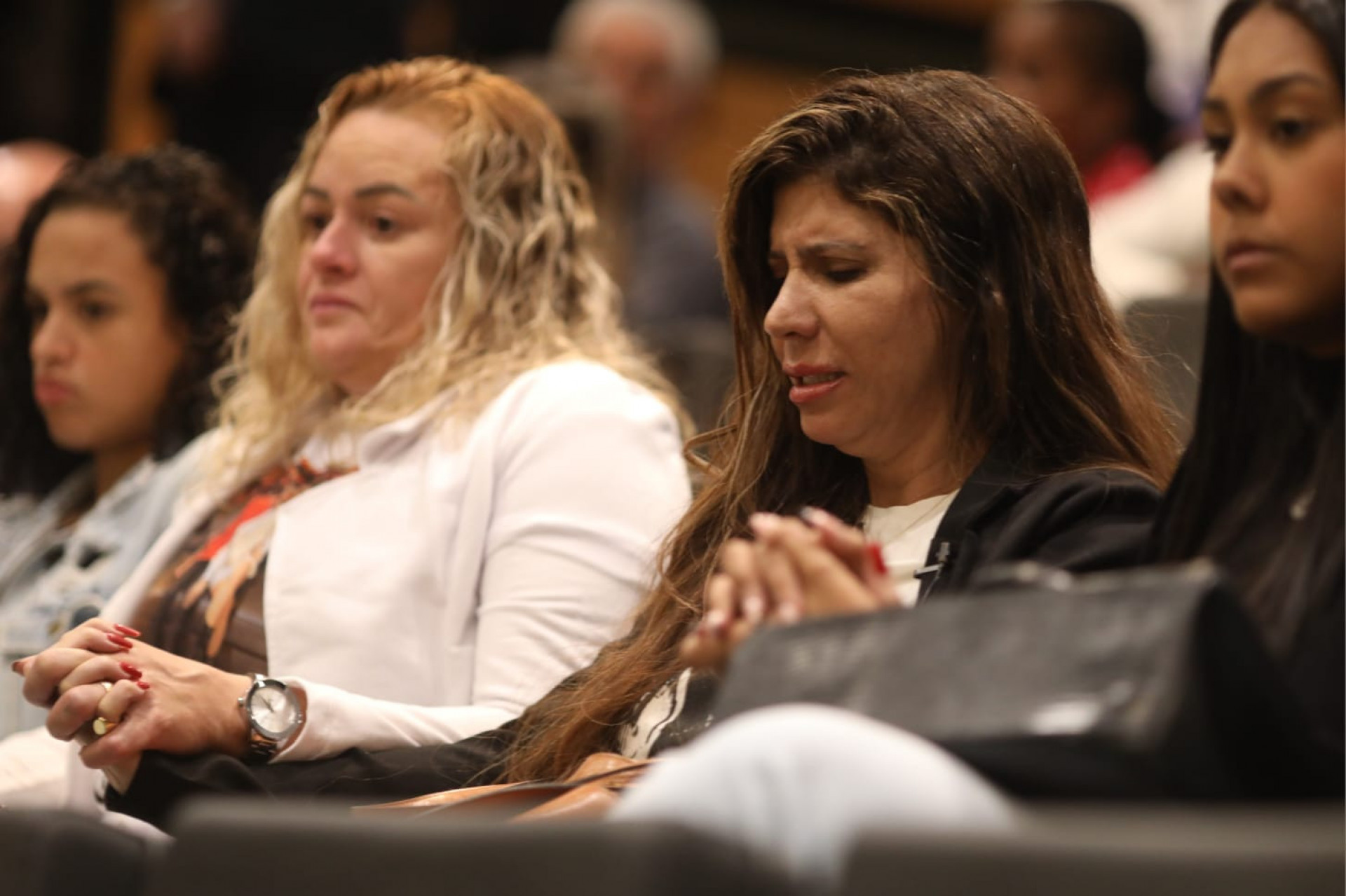 Mãe de Fernanda Carvalho, Jane Carvalho, se emocionou na 3ª Vara Criminal da Capital, na tarde desta segunda-feira (15) - Pedro Ivo/ Agência O Dia