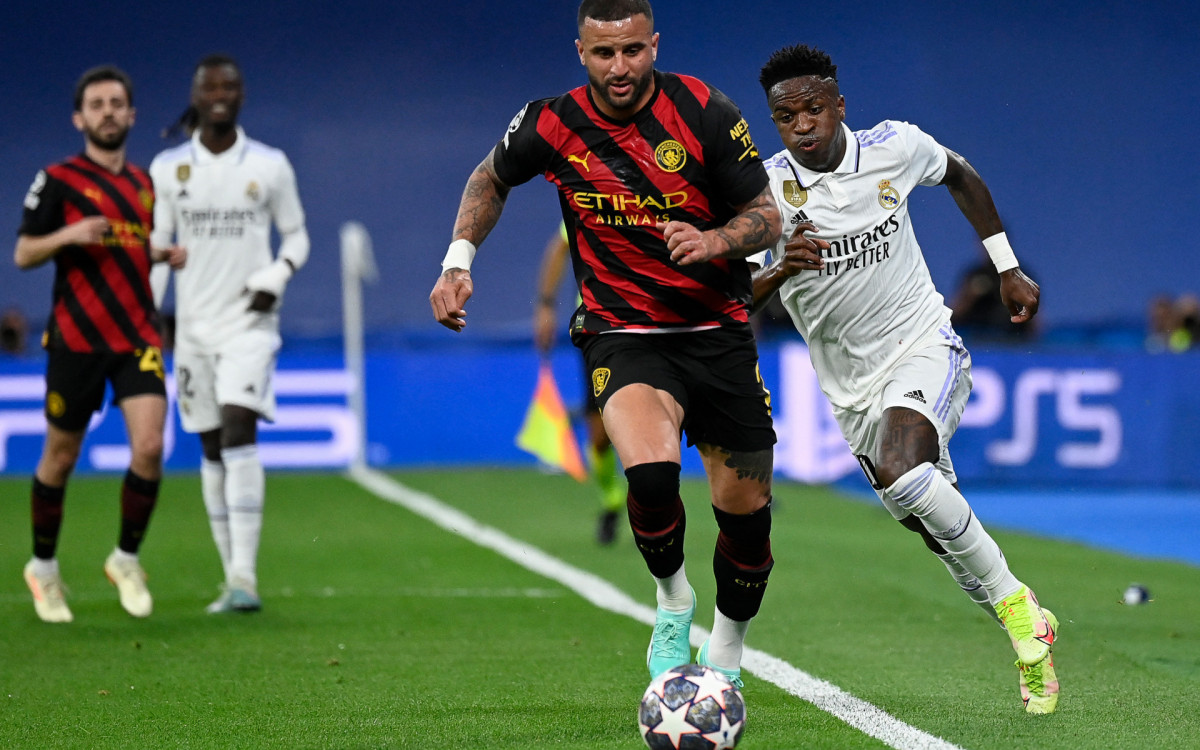 Kyle Walker e Vin&iacute;cius J&uacute;nior durante Real Madrid x Manchester City