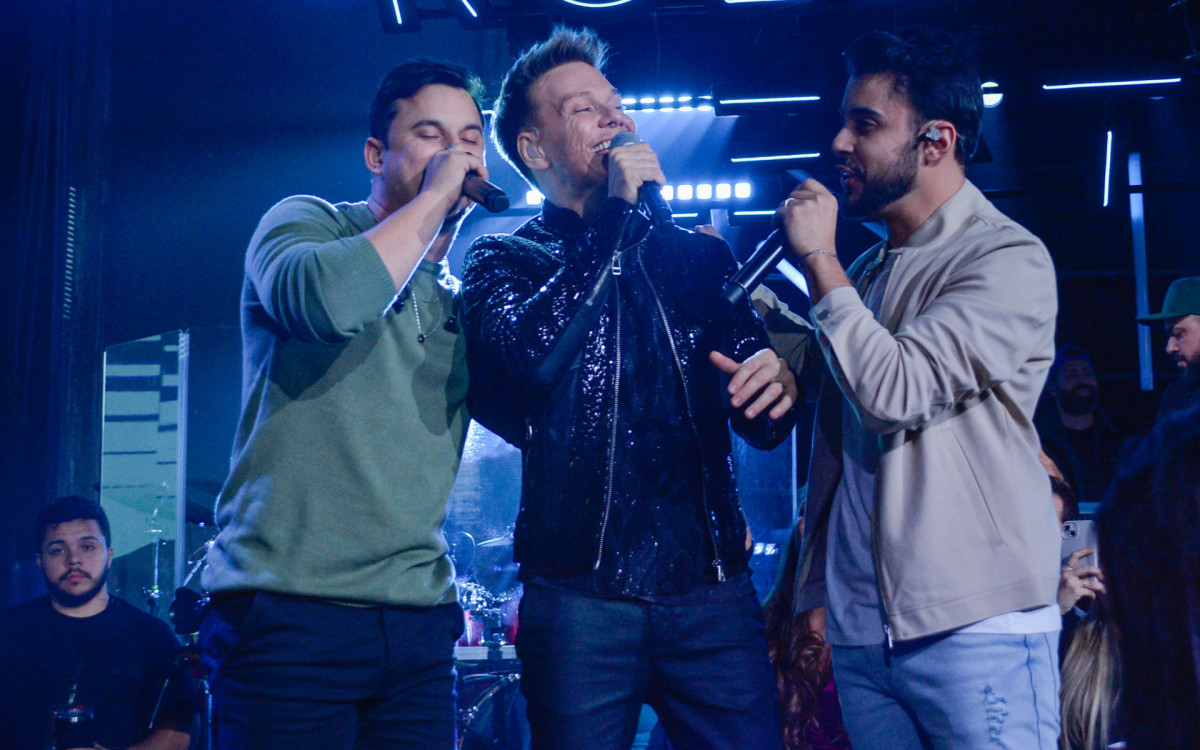 Michel Teló com Clayton e Romário