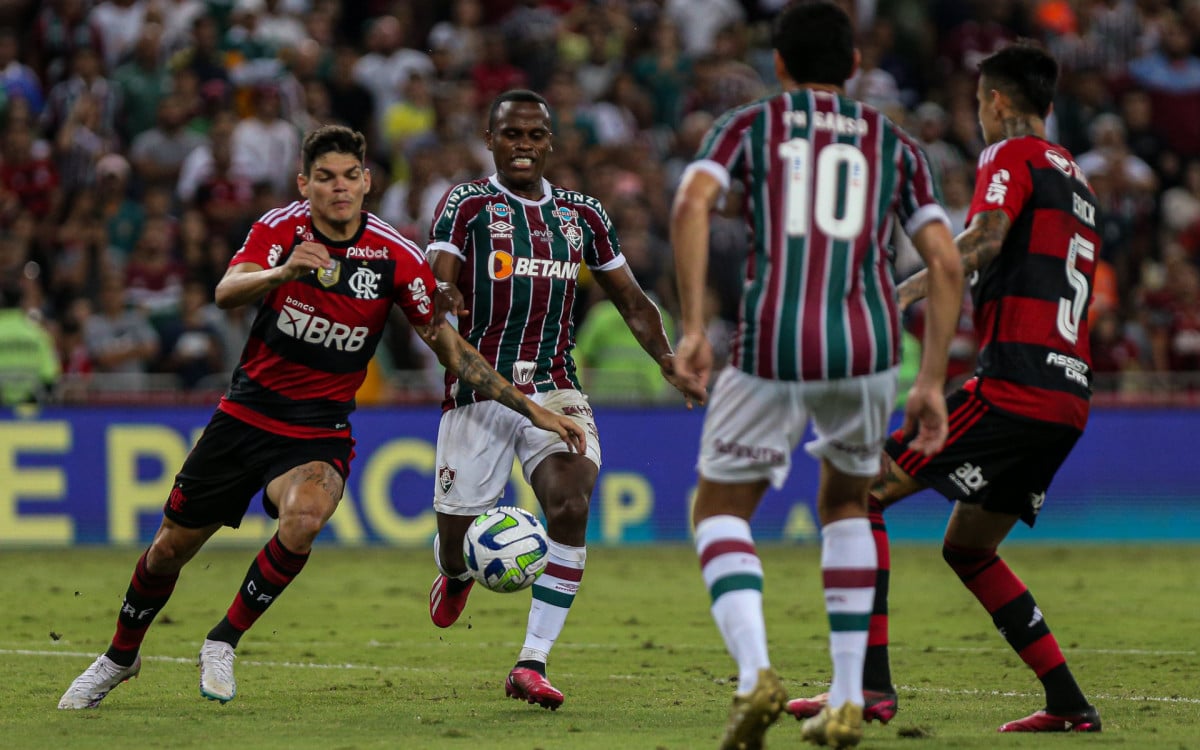 Fluminense e Flamengo mediram forças no Maracanã