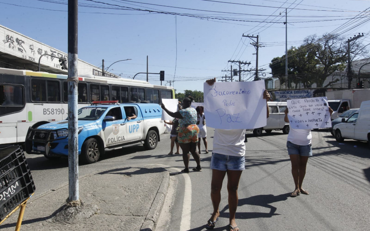 Moradores Do Jacarezinho Realizam Manifestação Após Tiroteios Queremos Pazmoradores Do 