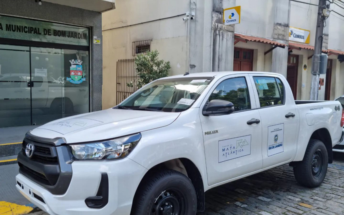 Pickup 4x4 entregue pelo Governo do Estado para atuação na unidade de conservação de Bom Jardim