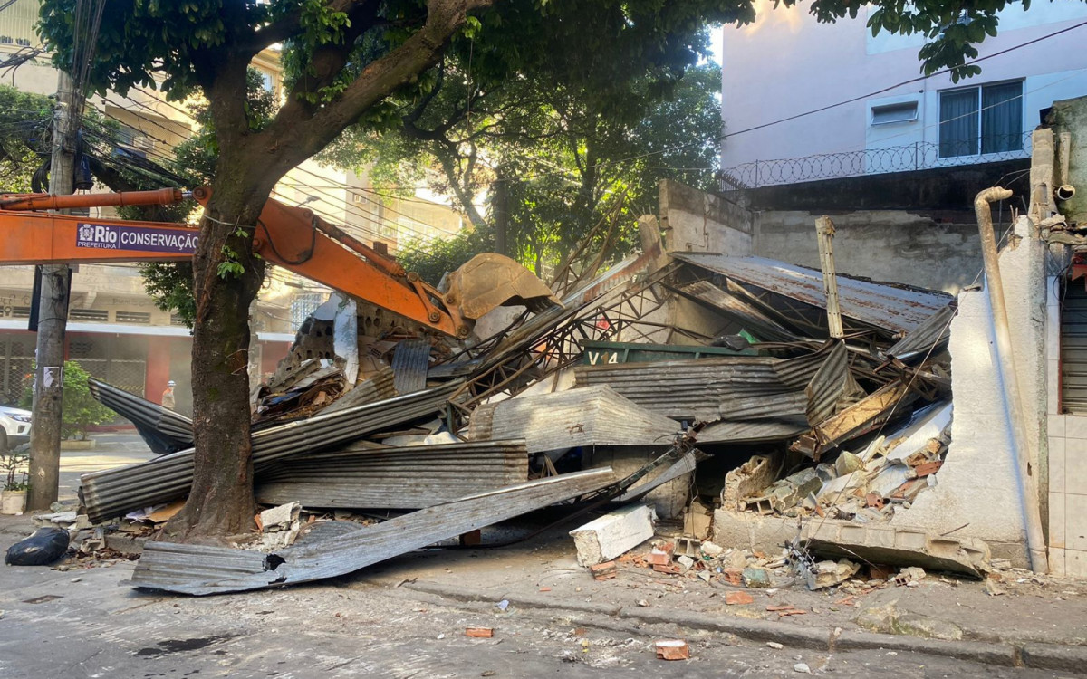 Ferro-velho ilegal foi demolido na Rua dos Araújos, na Tijuca - Divulgação / Subprefeitura da Grande Tijuca