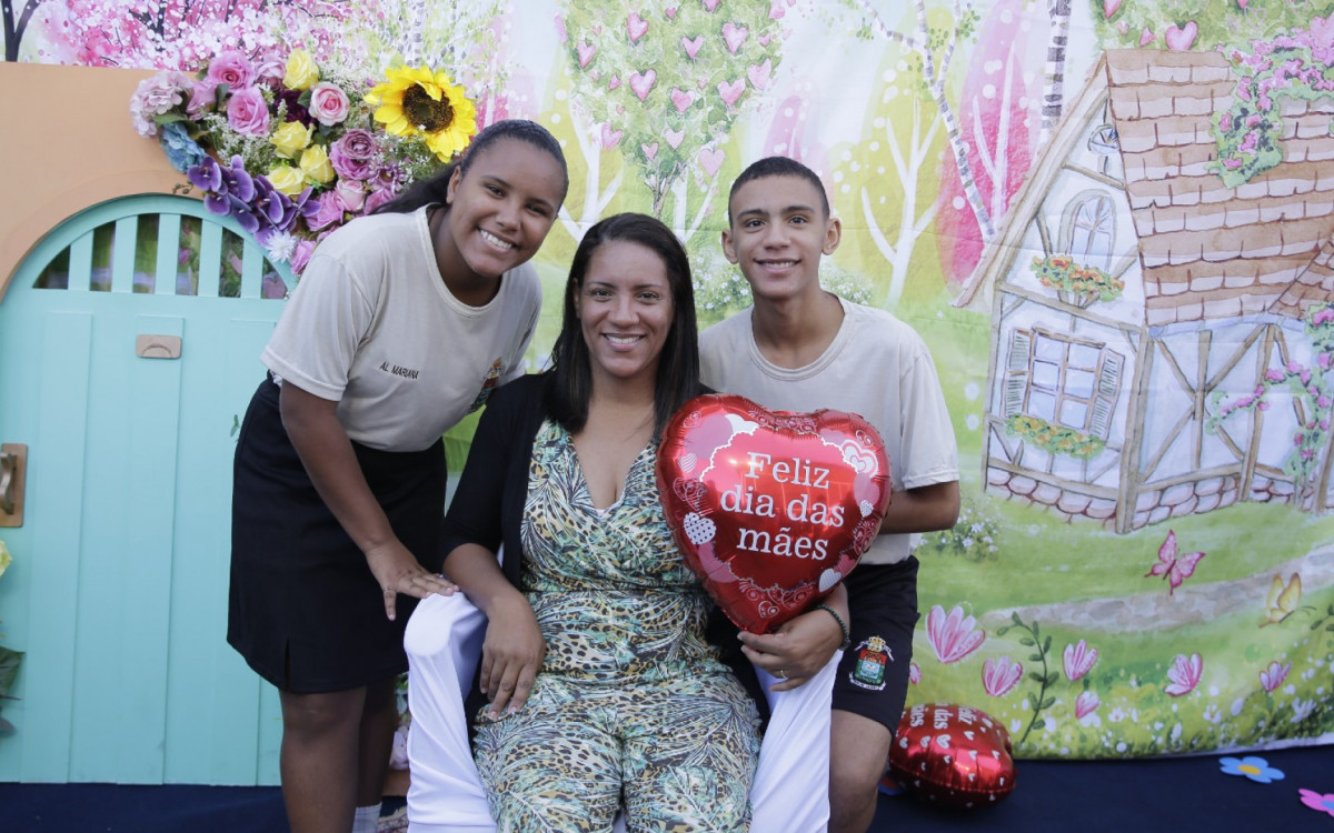 III Colégio da PM celebra mês das mães - Divulgação