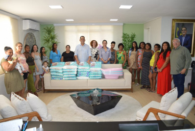 Grávidas gasparienses recebem kit gestante durante café da tarde