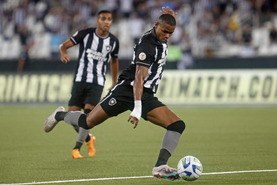 Júnior Santos evita empolgação com boa fase do Botafogo e projeta desafio na Copa do Brasil: 'Muito complicado'