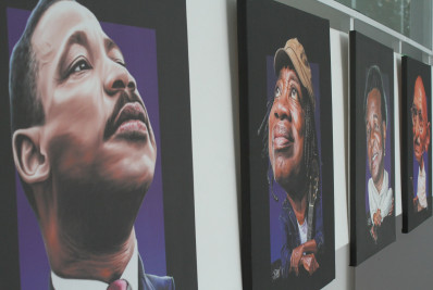 Exposição de caricaturas de artistas em cartaz no Teatro Carequinha