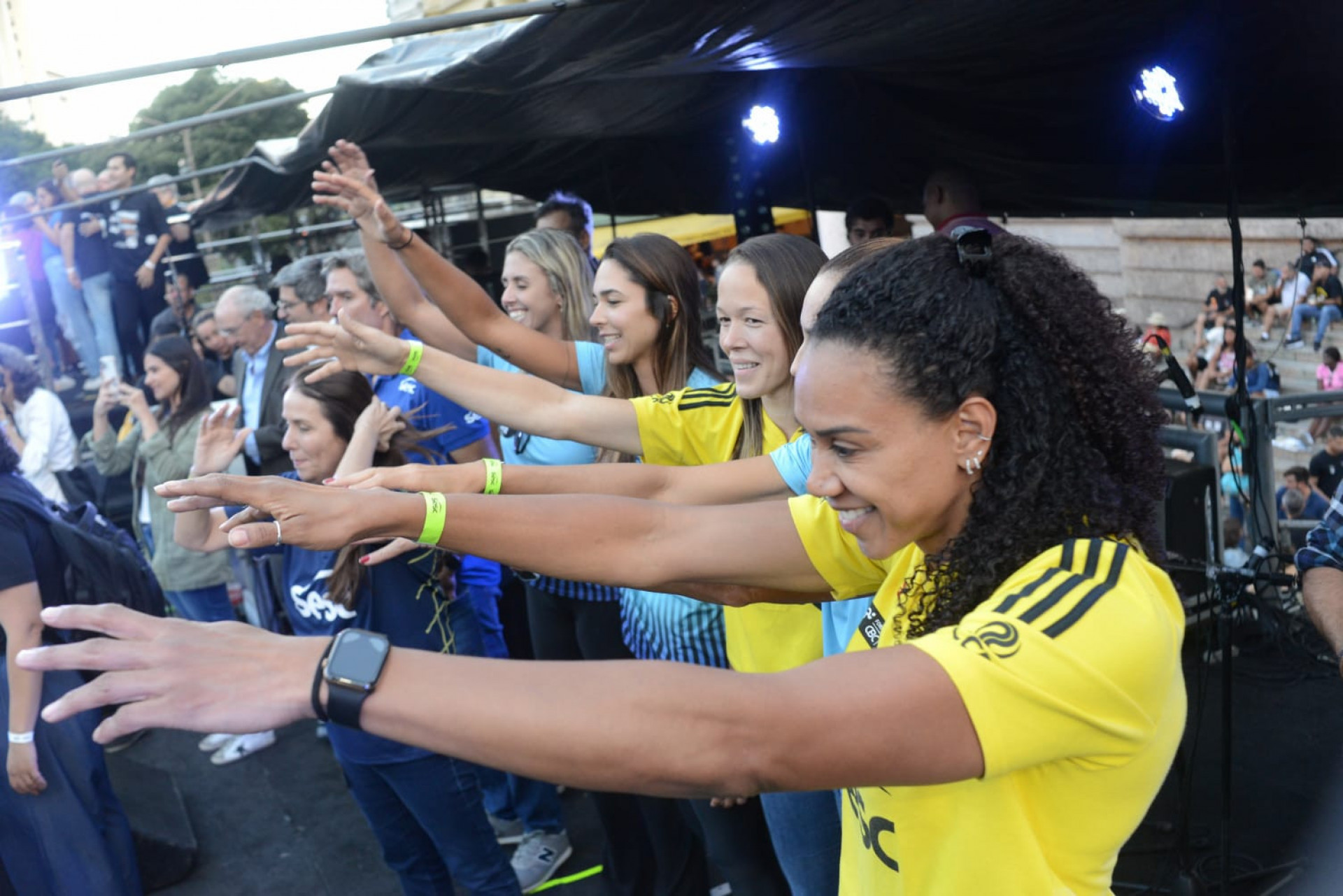 Ato na Cinelândia, no Centro do Rio, reuniu nesta terça-feira (16) cinco mil pessoas em defesa do Sesc e do Senac - Divulgação