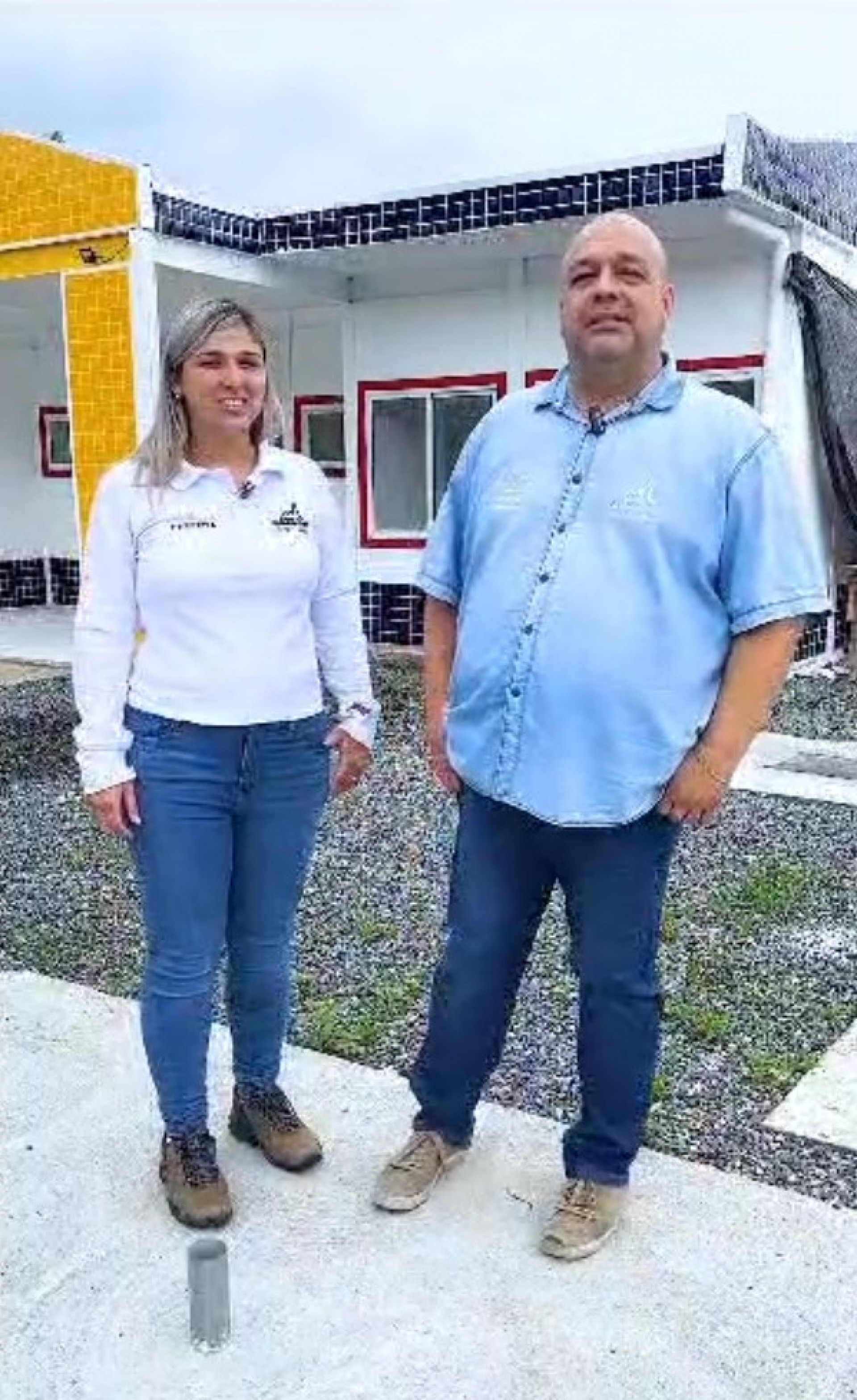 A prefeita Marina Rocha e o secret&aacute;rio de Educa&ccedil;&atilde;o, Ricardo Almeida, fiscalizam as obras da creche