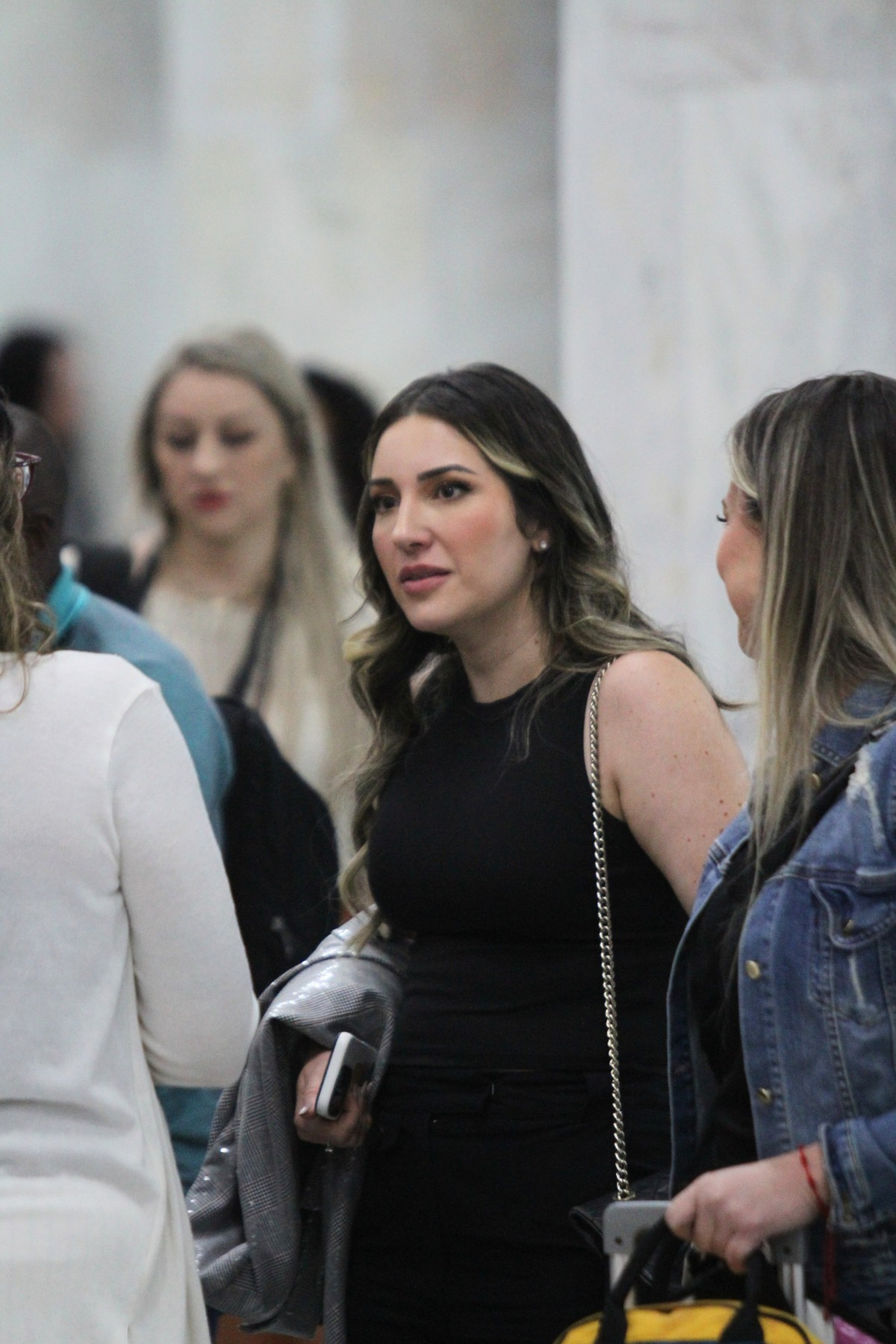 Amanda desembarca no Santos Dumont e recebe o carinho dos fãs - Adão / Agnews