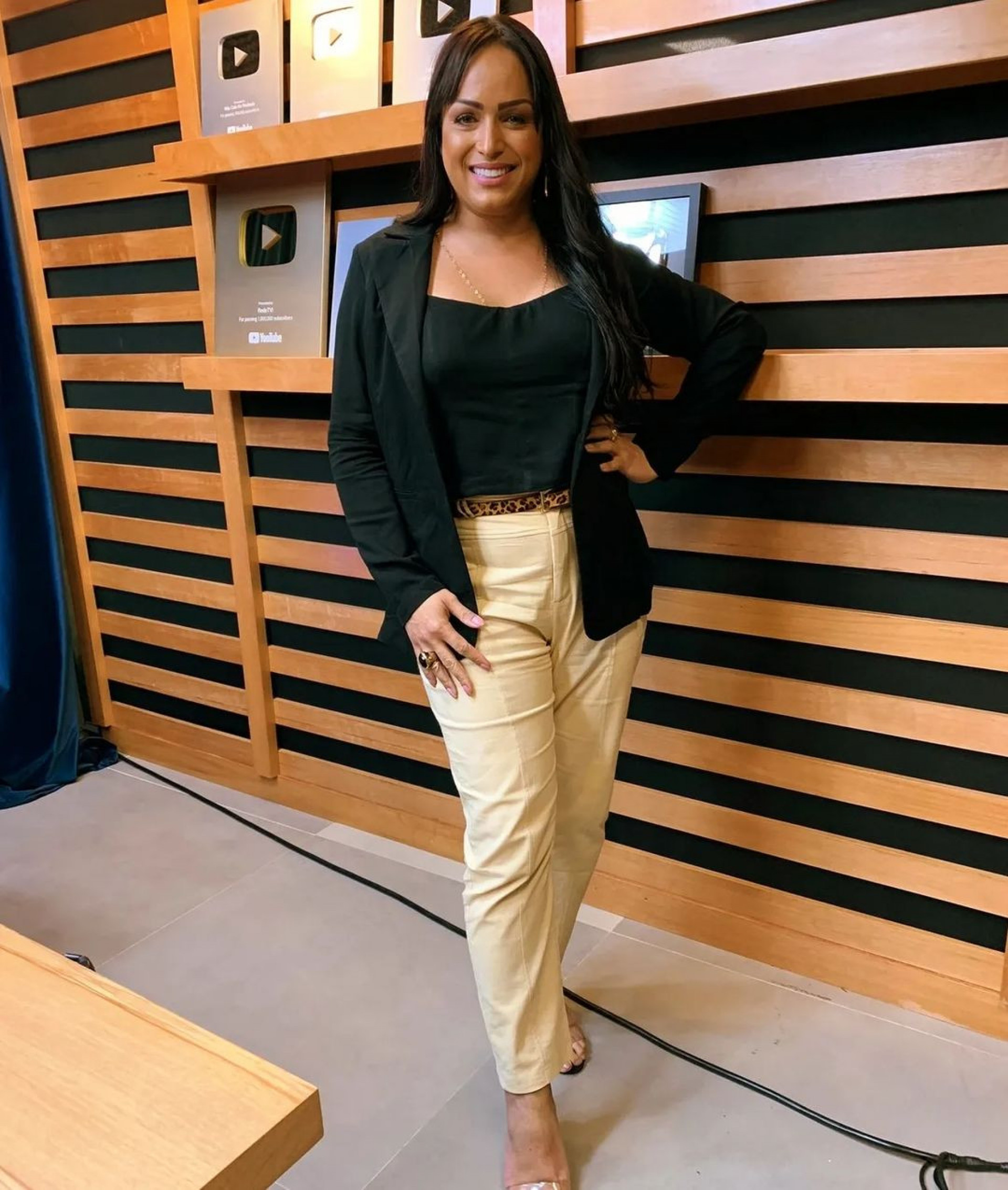 Repórter Lisa Gomes, da RedeTV!, foi vítima de transfobia - Reprodução Internet