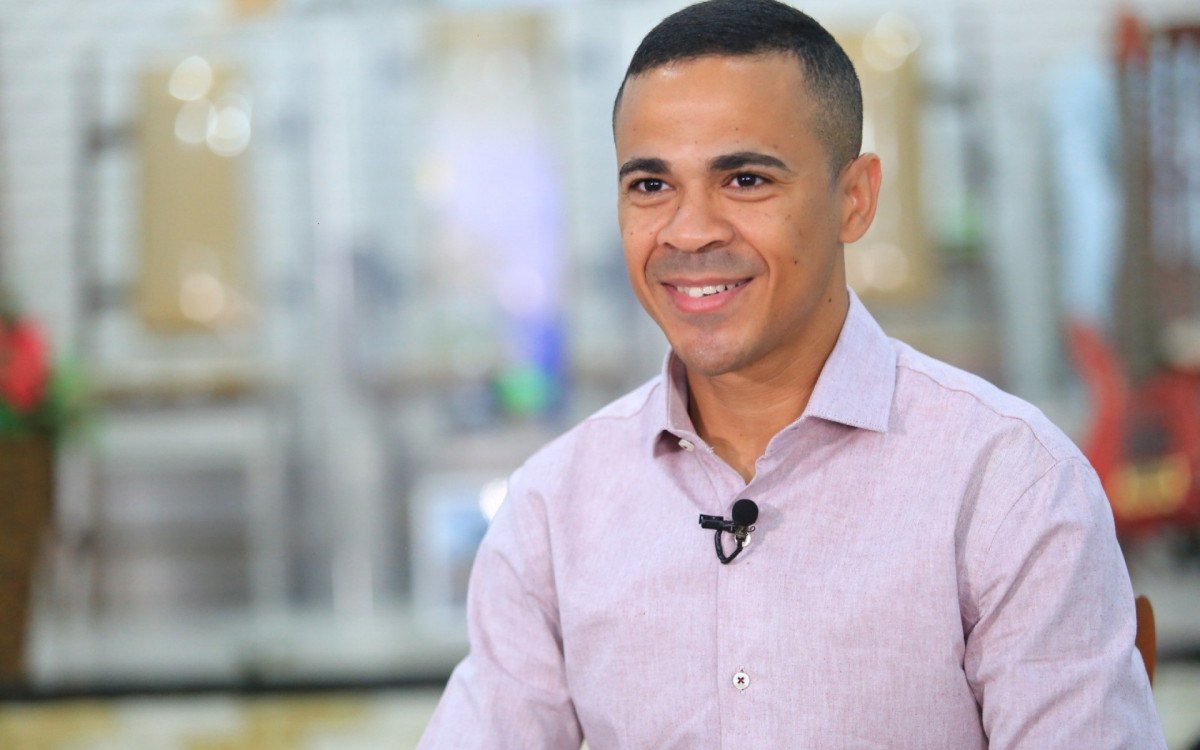 Leonardo Kaeller vem se consolidando como refer&ecirc;ncia da m&uacute;sica gospel no pa&iacute;s