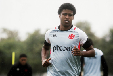 Andrey Santos retira visto de trabalho e anuncia retorno para o Chelsea no mês que vem