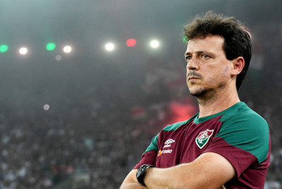 Diniz admite que início avassalador do Flamengo surpreendeu Fluminense e pede 'arbitragem imparcial' em jogo de volta