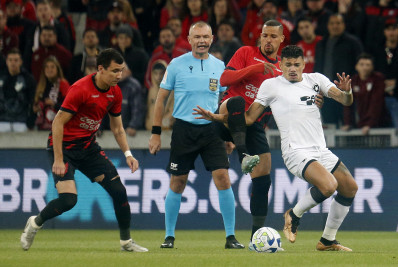 Botafogo abre dois de vantagem, mas sofre a virada e perde para o Athletico na Copa do Brasil