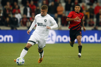 Lucas Fernandes, do Botafogo, lamenta virada para o Athletico: 'A gente meio que se deixou acomodar'