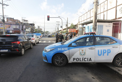 Foragido da Justiça é preso por PMs em comunidade na Zona Norte 