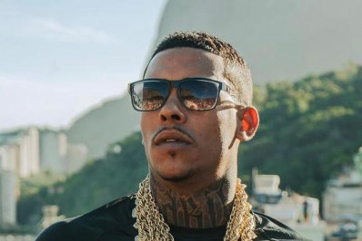 MC Poze sofre acidente de carro após confusão em boate no Rio