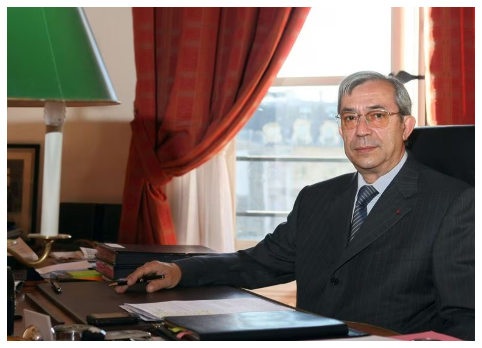 Gilbert Azibert também recebeu pena de três anos de prisão - AFP