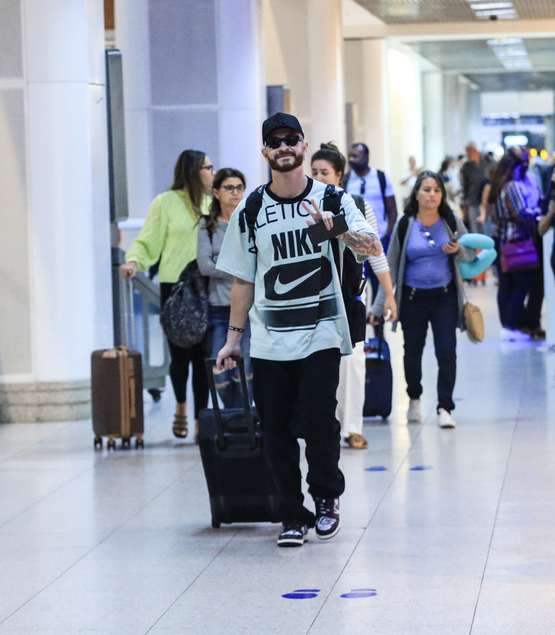 Fred Bruno embarca em Aeroporto do Rio - Pereira/Ag. News