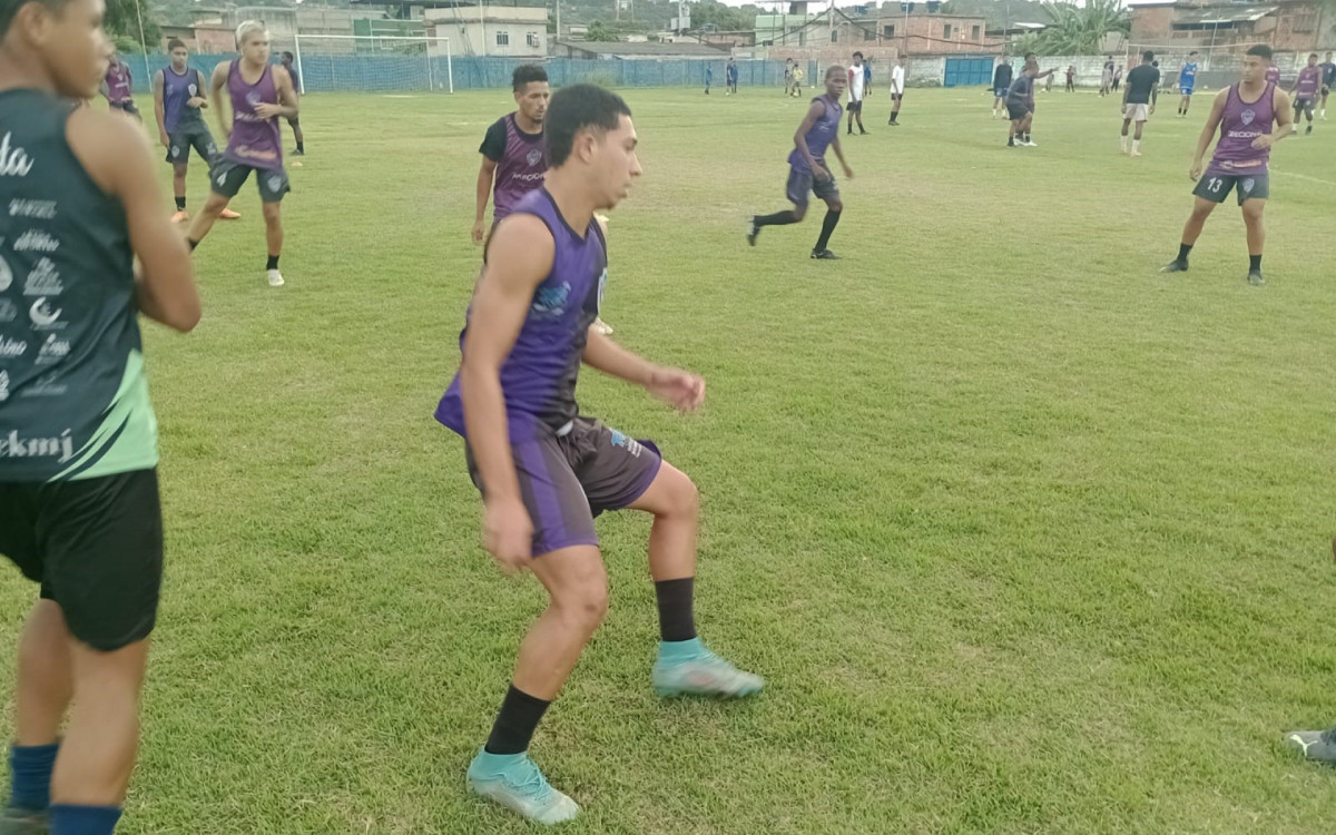 Os treinamentos seguem intensos no Est&aacute;dio N&eacute;lio Gomes