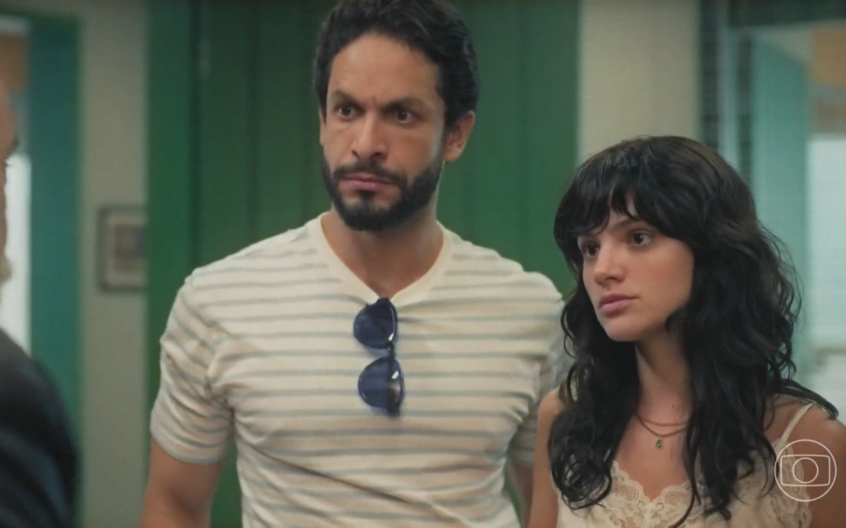 Luigi (Rainer Cadete) conheceu Petra (Débora Ozório) por app de namoro em 'Terra e Paixão' - Reprodução/Globo