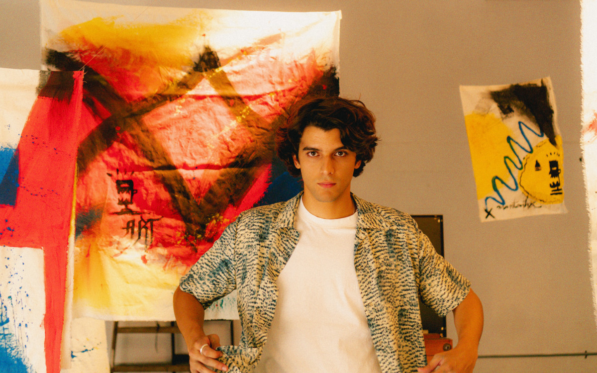 Cantor mescla pop e rock em sua m&uacute;sica