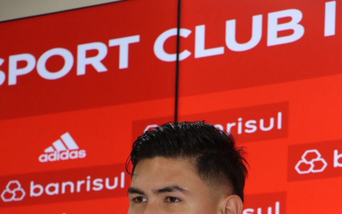 Zagueiro Nico Hernández foi contratado pelo Internacional em fevereiro de 2023
