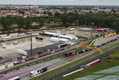 Piloto da F1 fica preso em hotel com desabrigados após forte chuva em Ímola