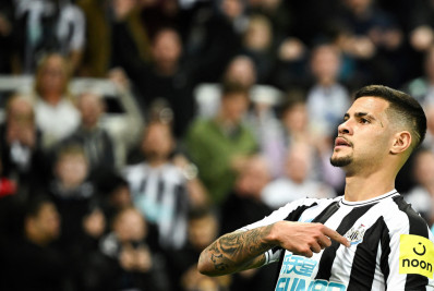 Com gol de Bruno Guimarães, Newcastle goleia e fica a uma vitória da Liga dos Campeões