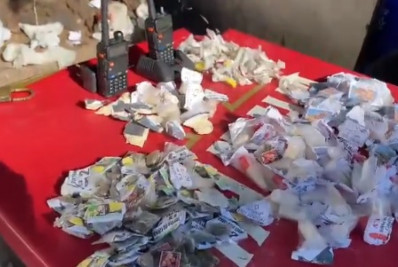 Dois criminosos foram presos durante ação na Comunidade da Linha, em Meriti