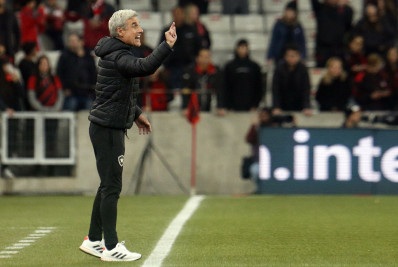 Luís Castro lamenta segundo tempo do Botafogo e avalia sequência de jogos: 'Temos que fazer gestão de jogadores'