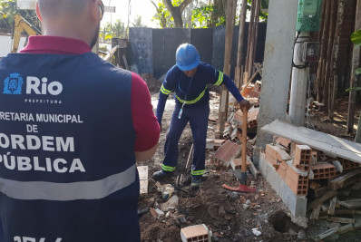 Construções irregulares são demolidas no Recreio