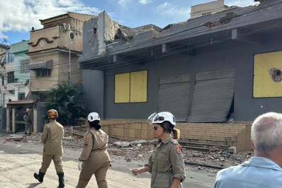 Prédio da antiga sede da Rádio Tupi desaba em São Cristóvão