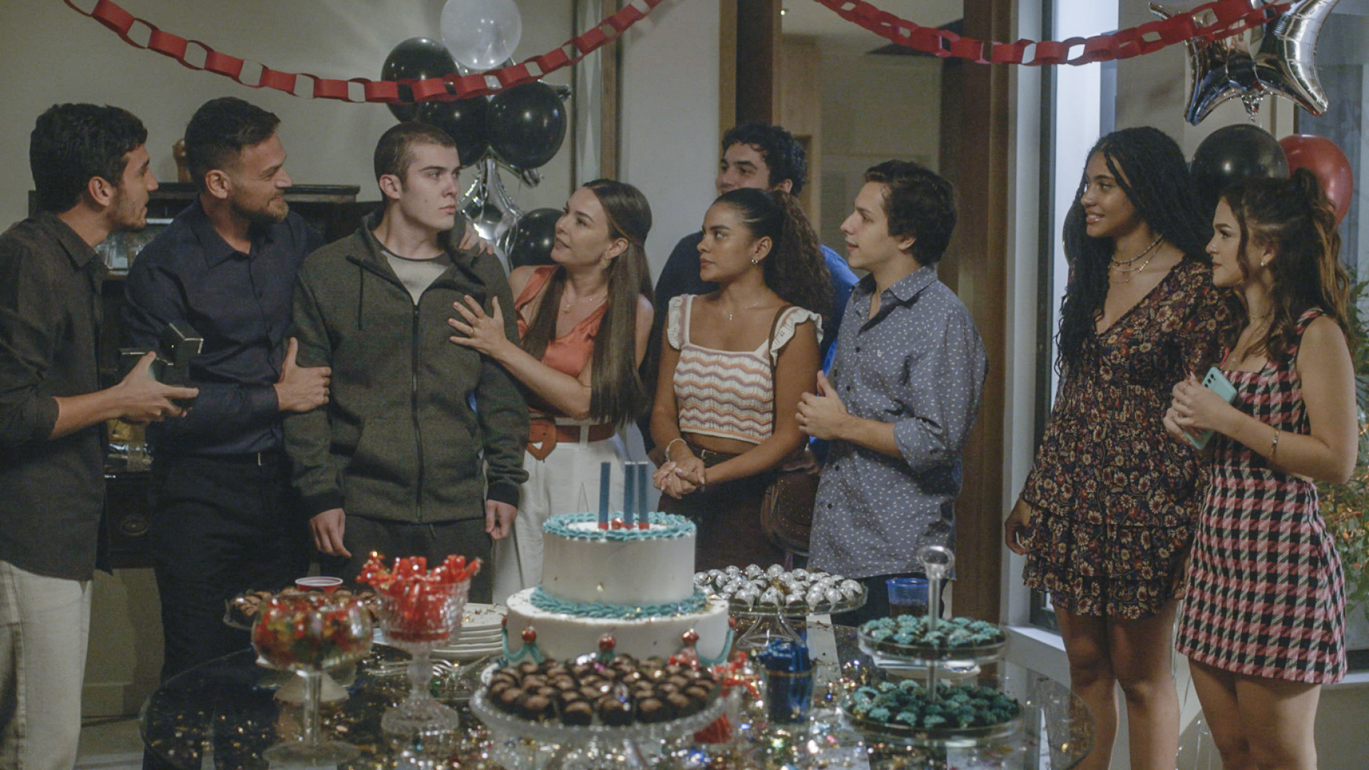 Regiane Alves durante cena de 'Vai na Fé' - Reprodução/Globo