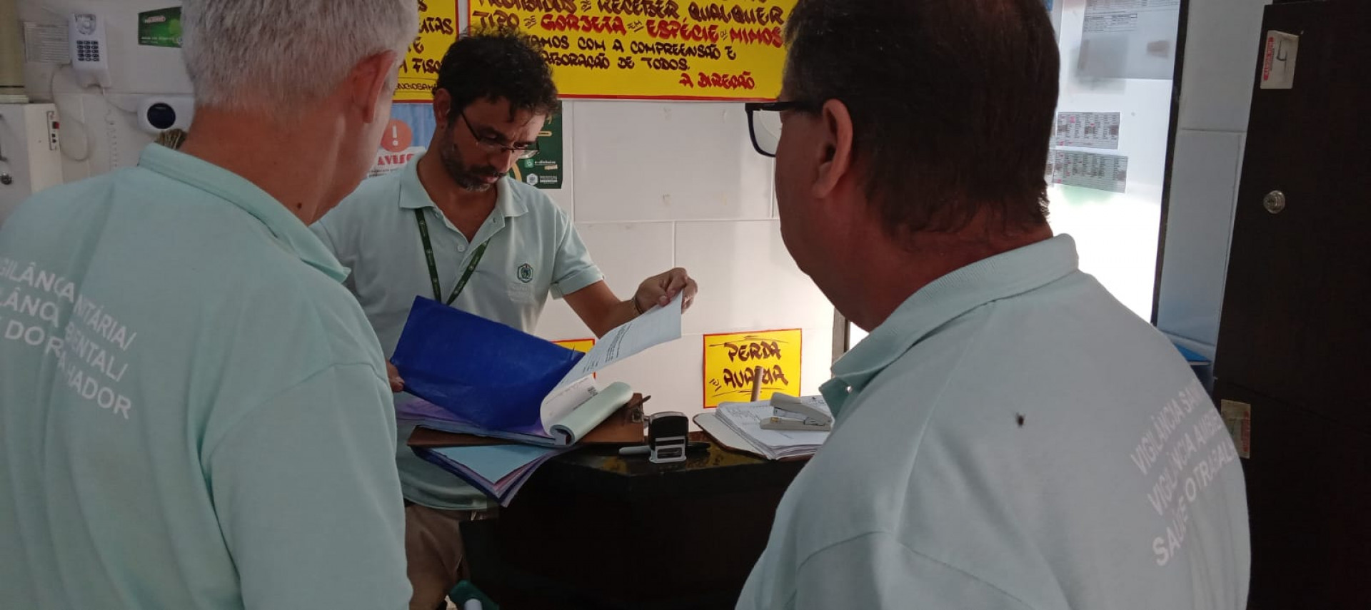 Prefeitura de Saquarema realiza ação de coleta e monitoramento de alimentos comercializados em estabelecimentos do município - Divulgação/Prefeitura de Saquarema