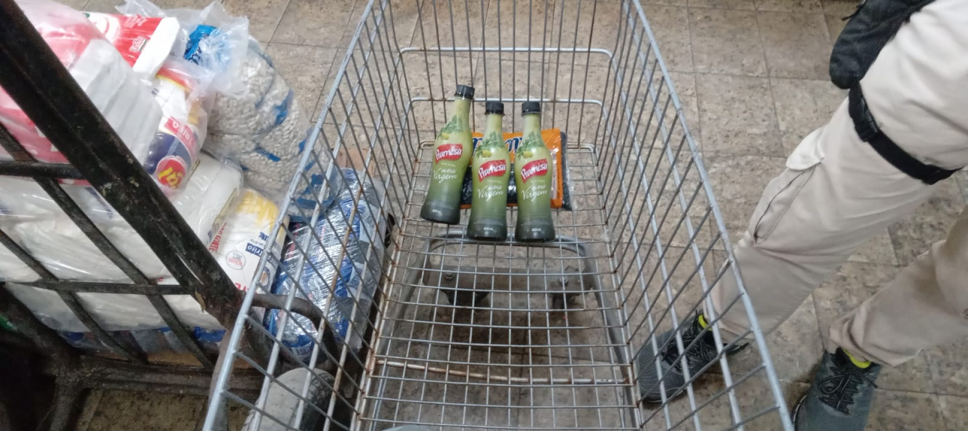 Prefeitura de Saquarema realiza ação de coleta e monitoramento de alimentos comercializados em estabelecimentos do município - Divulgação/Prefeitura de Saquarema