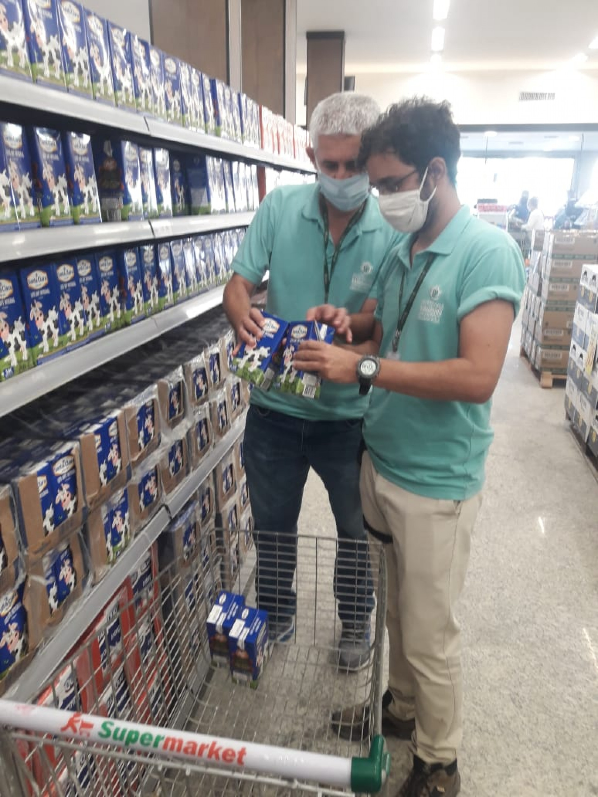 Prefeitura de Saquarema realiza ação de coleta e monitoramento de alimentos comercializados em estabelecimentos do município - Divulgação/Prefeitura de Saquarema