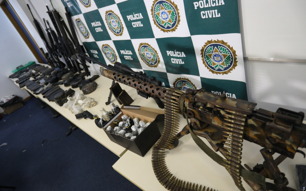 Apreens&otilde;es e pris&otilde;es realizadas na opera&ccedil;&atilde;o em Parada de Lucas, na Zona Norte do Rio, na manh&atilde; desta ter&ccedil;a-feira (19) 