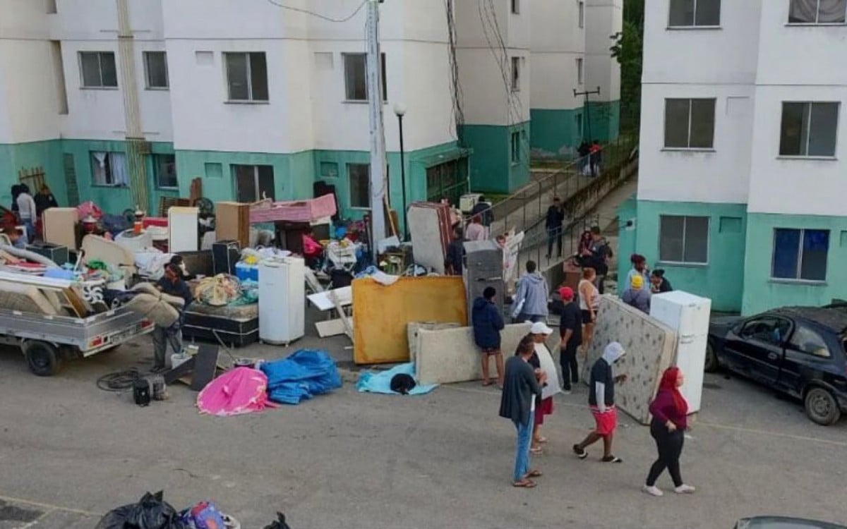 Famílias foram despejadas de condomínio Minha Casa Minha Vida no Complexo do Anaia, em São Gonçalo - Reprodução / Redes Sociais