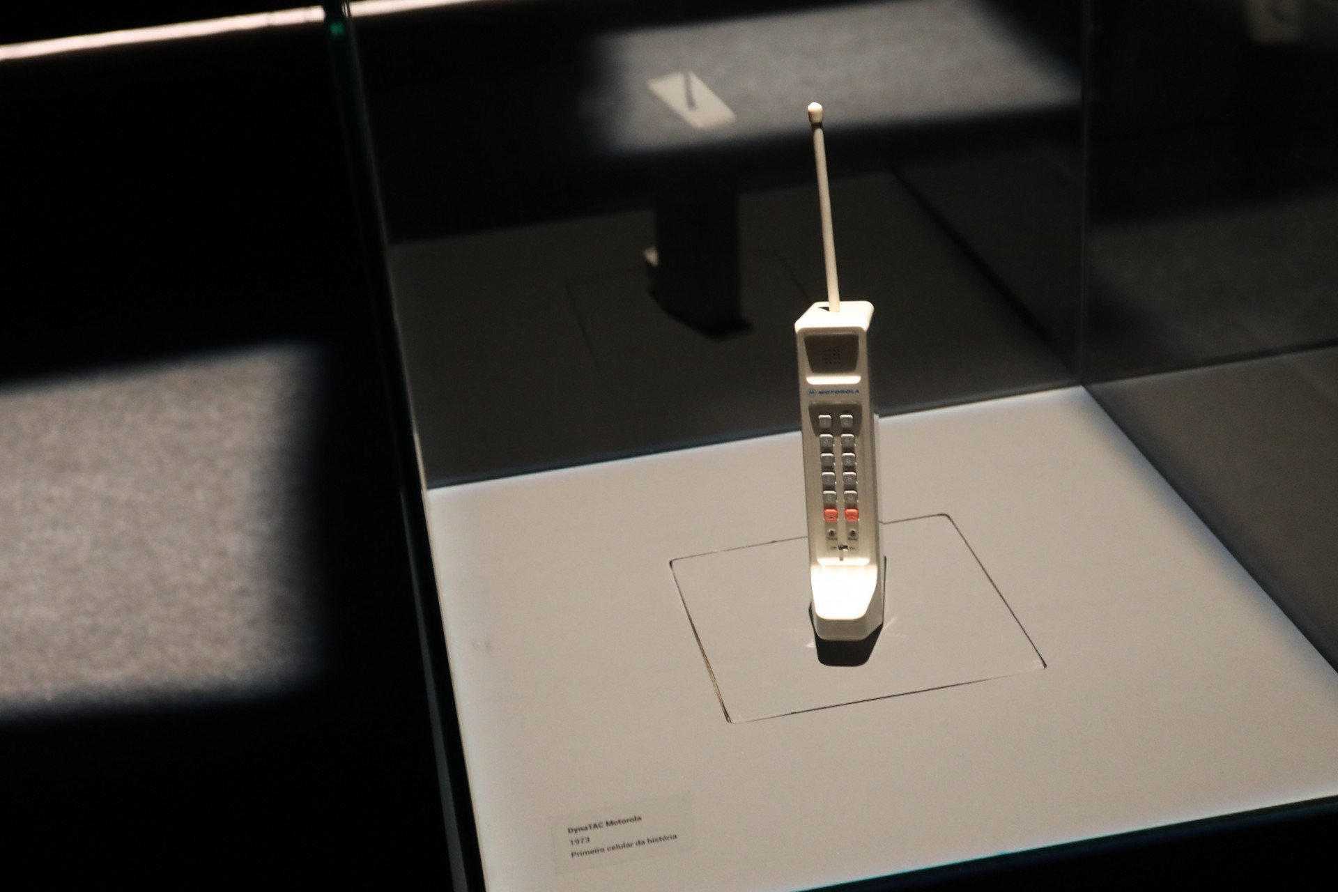 Exposição propõe passeio pela história do celular nos 50 anos de