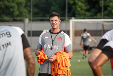 Vasco deve ter novidade na zaga para enfrentar o Fortaleza