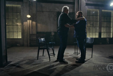 Imagens fortes! 'Linha Direta' mostra Henry Borel desfalecido nos braços da mãe em elevador