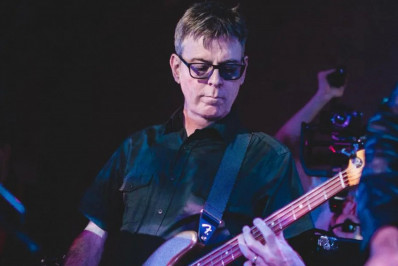 Morre Andy Rourke, baixista do The Smiths, aos 59 anos