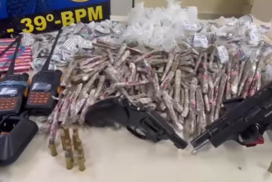 PM prende quatro traficantes com drogas e armas em Belford Roxo